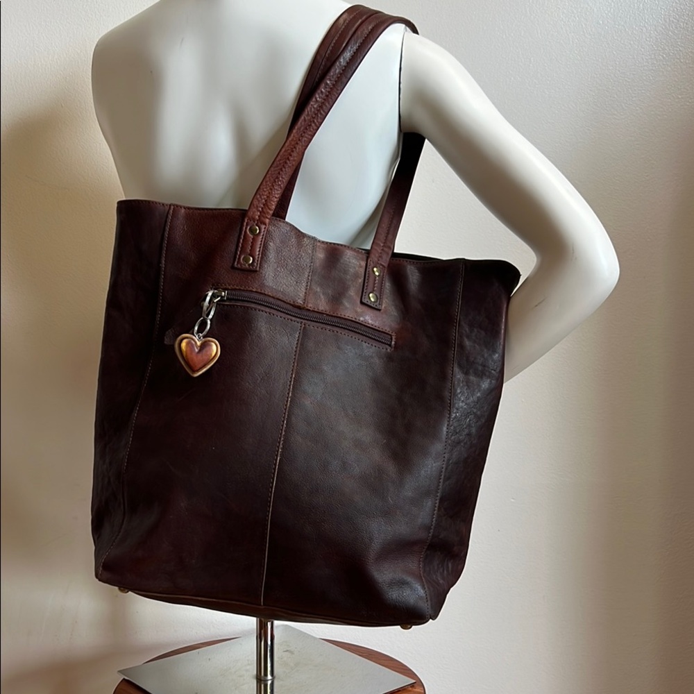 Antonio Valeria Spacious Brown Leather Tote with Minimalist Design